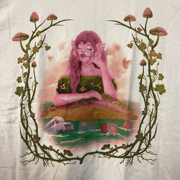 Melanie Martinez Trilogy Tour Beige Tshirt size Large - Picture 2 of 5